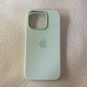 Apple iPhone 15 Pro silicone case with mag safe — soft mint RARE